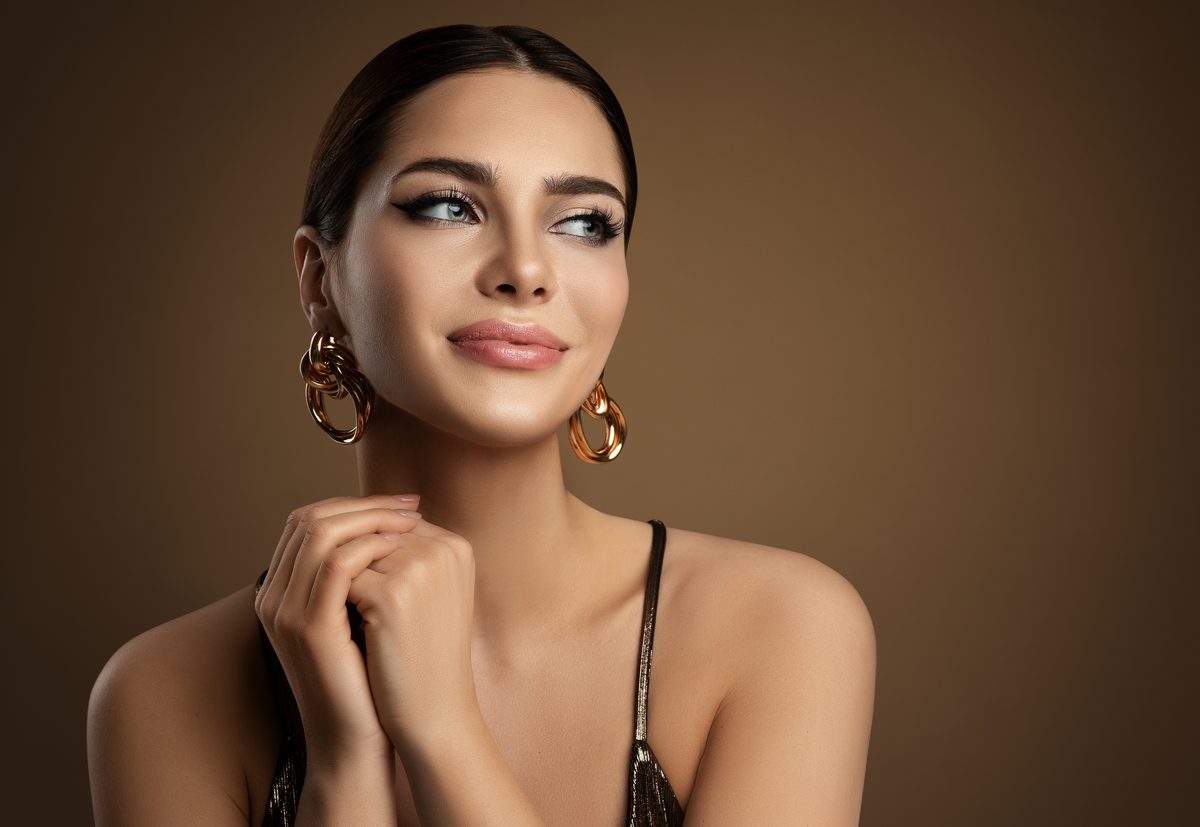 Dodge and Burn: The Art of Sculpting Light in Portrait Retouching