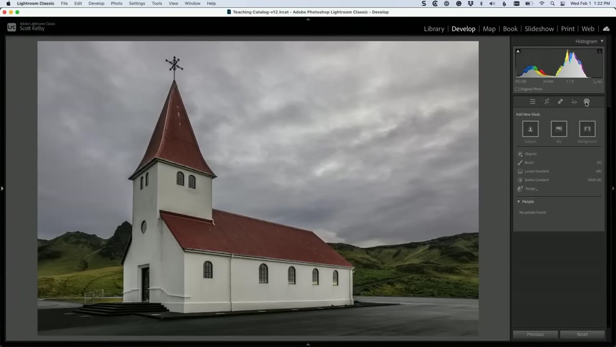 Clicking the masking icon in the Lightroom toolbar
